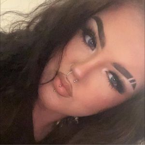 Meet your Posher, Elissa